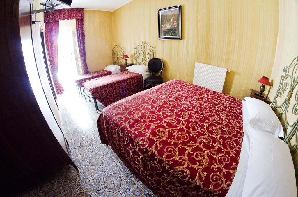 Maria 3* Naples